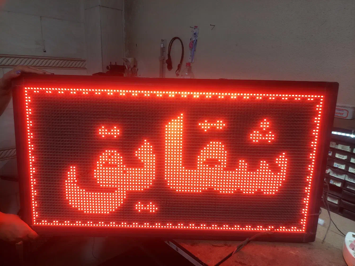 ۲ دستگاه تابلو روان تک رنگ قرمز ۵۸×۱۰۶ کارکرده|فروشگاه و مغازه|نسیم‌شهر, |دیوار