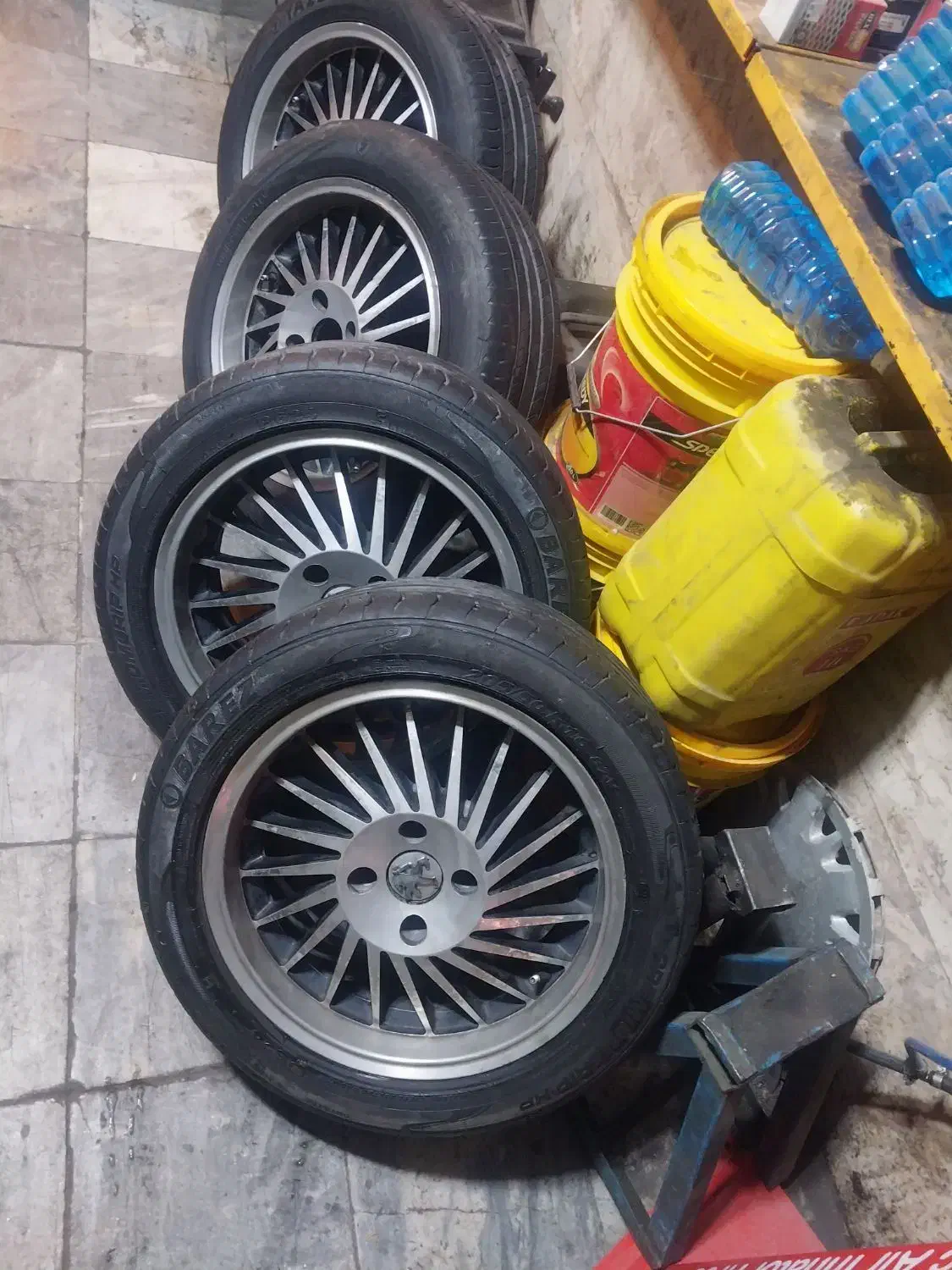 لاستیک با رینگ اسپرت|قطعات یدکی و لوازم جانبی|بومهن, |دیوار