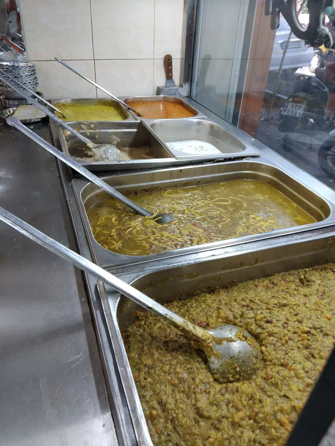 کمک آشپز|استخدام خدمات فروشگاه و رستوران|تهران, بلوار کشاورز|دیوار