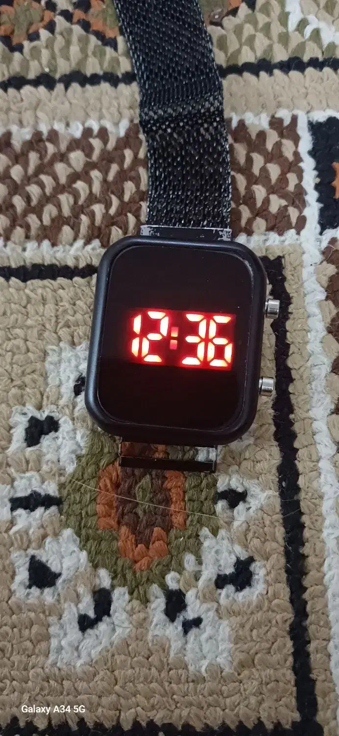 دوتا ساعت سالم|ساعت|قم, لسانی|دیوار