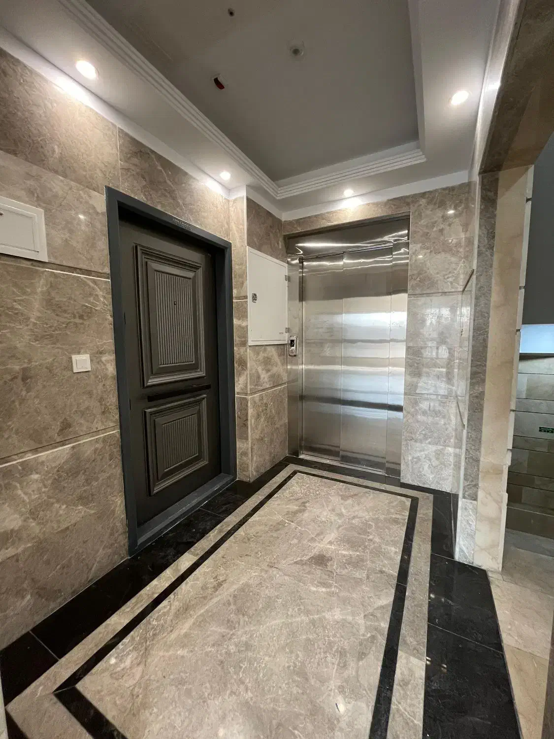 ظفر  نفت    ۶۵ متر   فول برند     قابل تبدیل