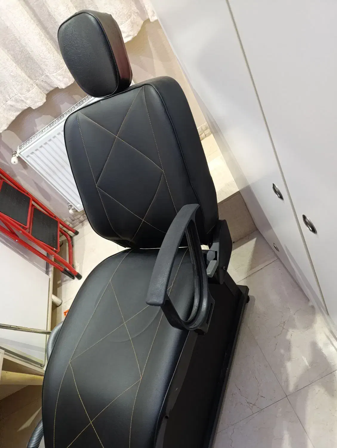 صندلی آرایشگاه|آرایشگاه و سالن‌های زیبایی|ری, دیلمان|دیوار