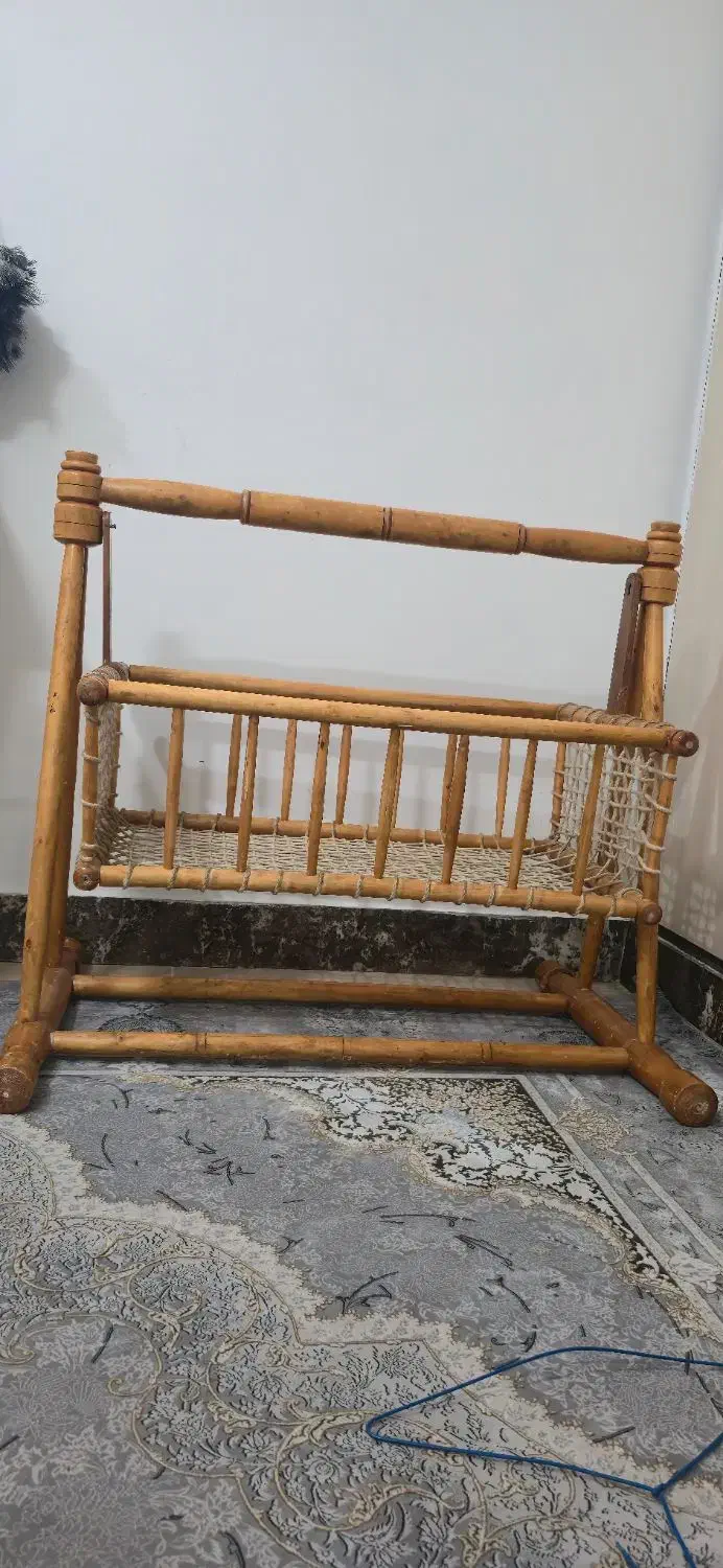 گهواره چوبی سالم|اسباب و اثاث بچه|سبزوار, قصبه شرقی|دیوار