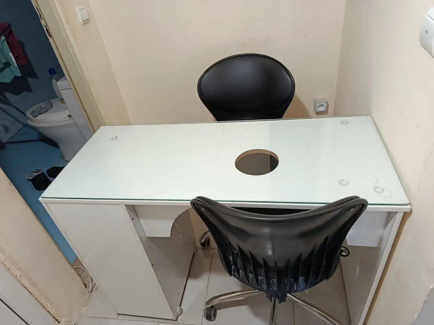 میز ناخنکاری|آرایشگاه و سالن‌های زیبایی|پرند, فاز ۶|دیوار