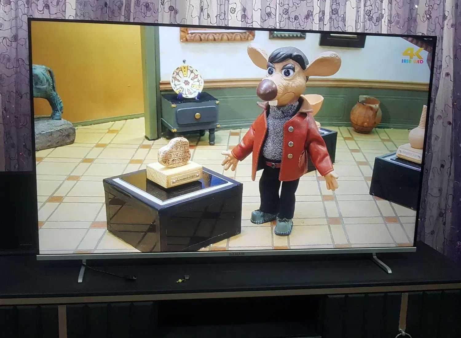 یک دستگاه تلویزیون ۵۰ اینچ صنام|تلویزیون و پروژکتور|ایلام, |دیوار