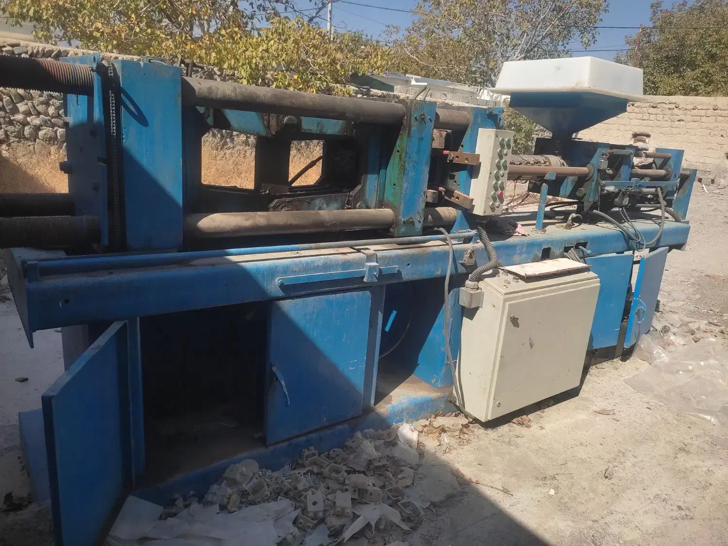 دستگاه تزریق|ماشین‌آلات صنعتی|رابر, |دیوار