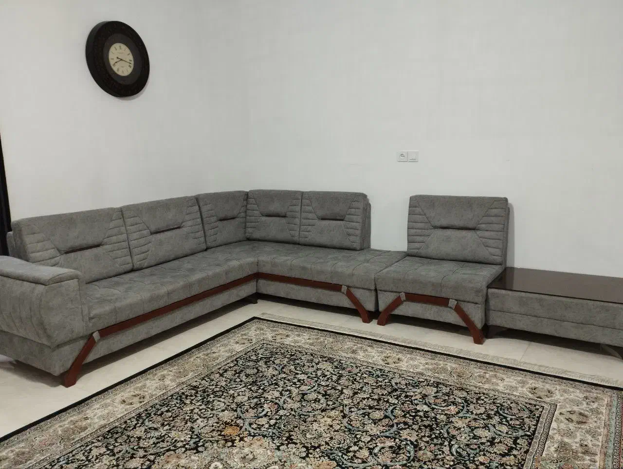 مبل ال در حد نو و کاملا سالم|مبلمان خانگی و میز عسلی|رباط‌کریم, نصیرشهر|دیوار