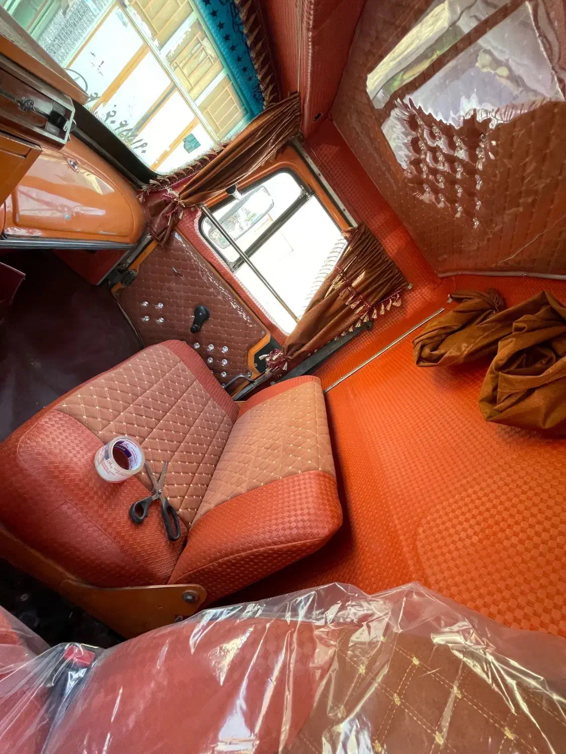 تودوزی داخلی ماشین بنز کمپرسی خاور نیسان|خدمات موتور و ماشین|زاهدان, |دیوار