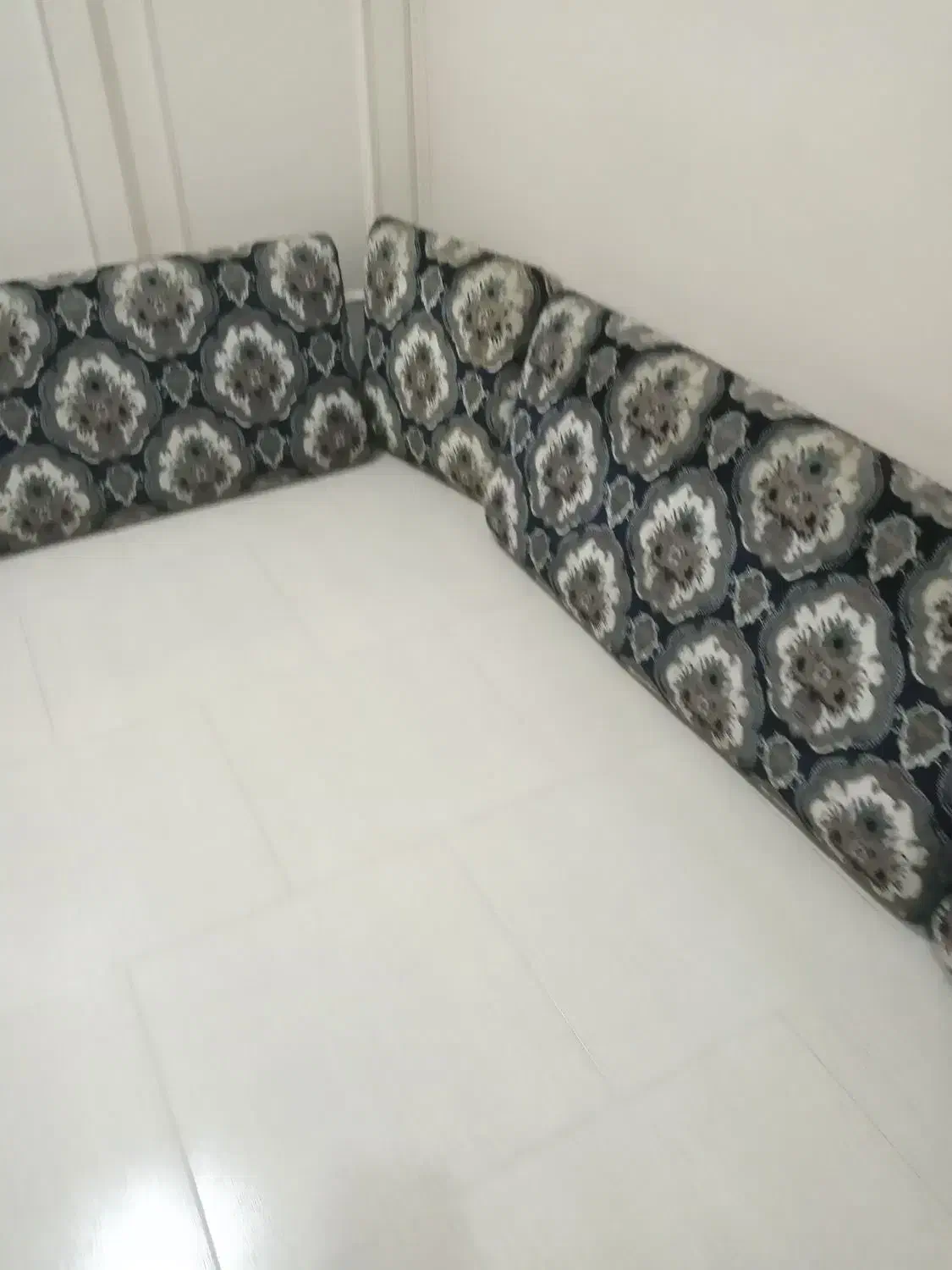 تعدادی پشتی رنگ شیک و کاملا تمییز|پشتی|اهواز, کمپلو جنوبی|دیوار