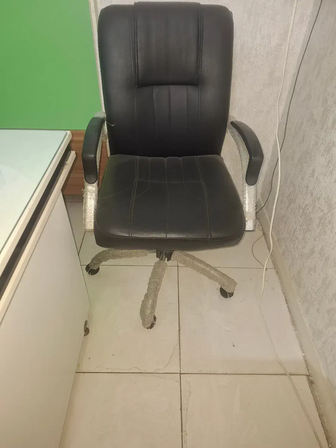 میز و صندلی اداری|مبلمان اداری|تهران, نیروی هوایی (پیروزی)|دیوار