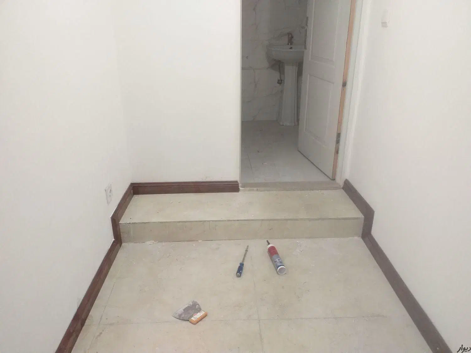 نصاب حرفه ای کاغذ دیواری|خدمات پیشه و مهارت|اراک, |دیوار