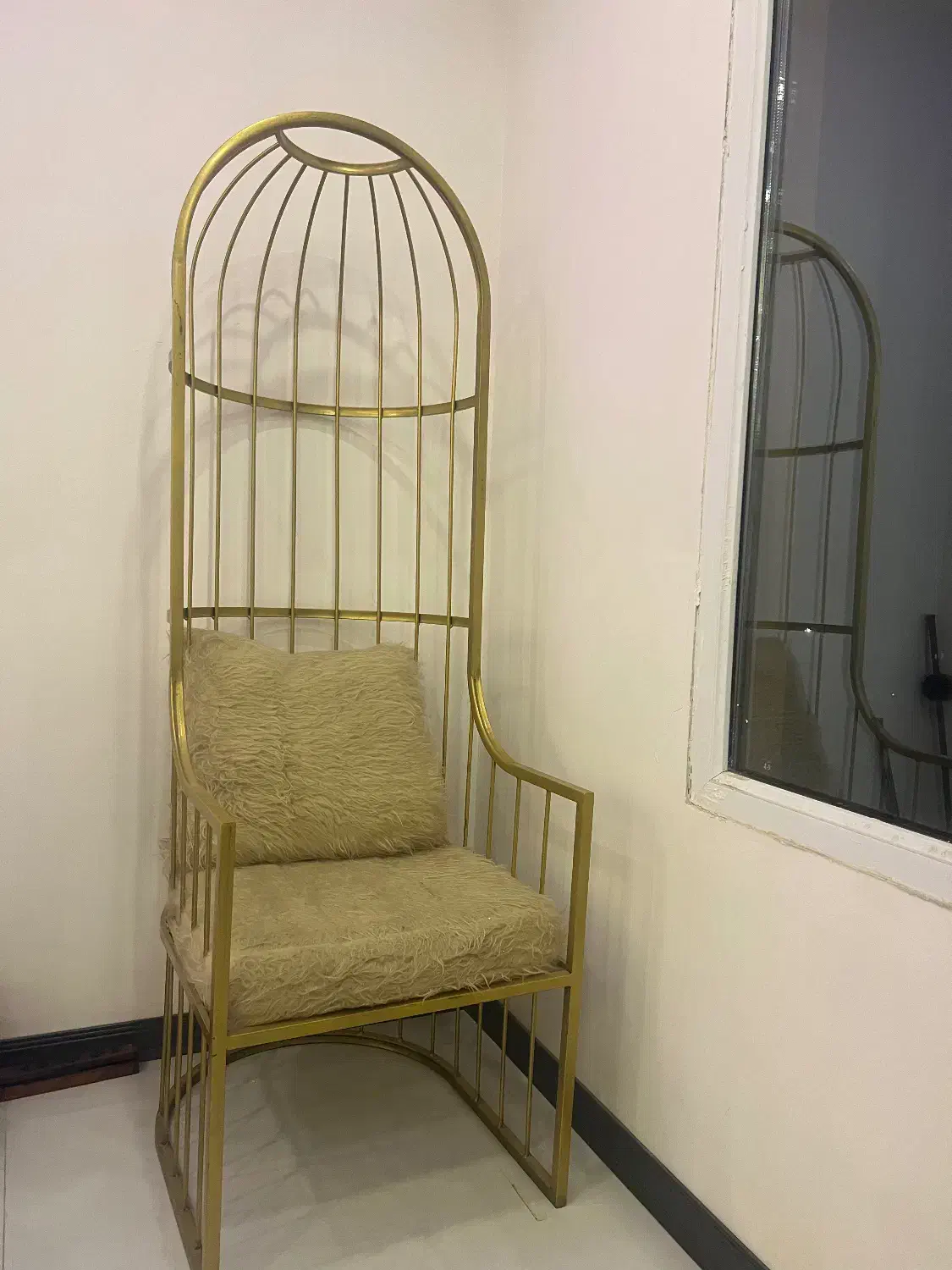 صندلی تک شاه نشین|مبلمان خانگی و میز عسلی|ورامین, ورامین|دیوار