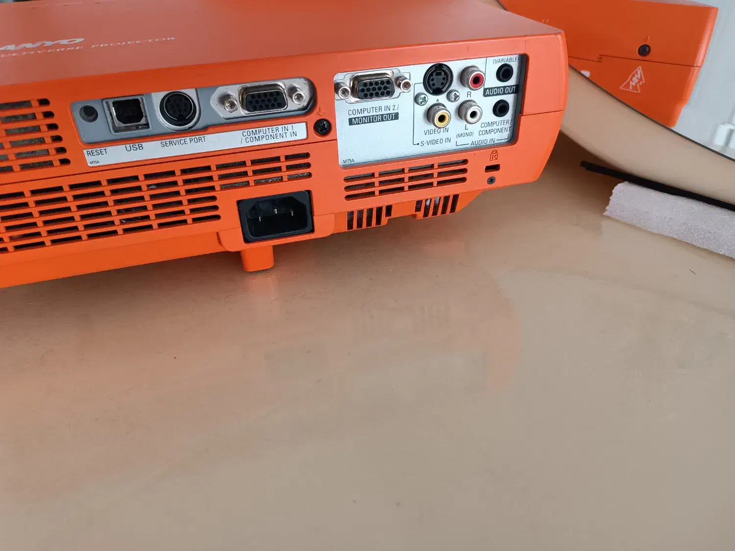 ویدیو پروژکتور|تلویزیون و پروژکتور|زنجان, |دیوار