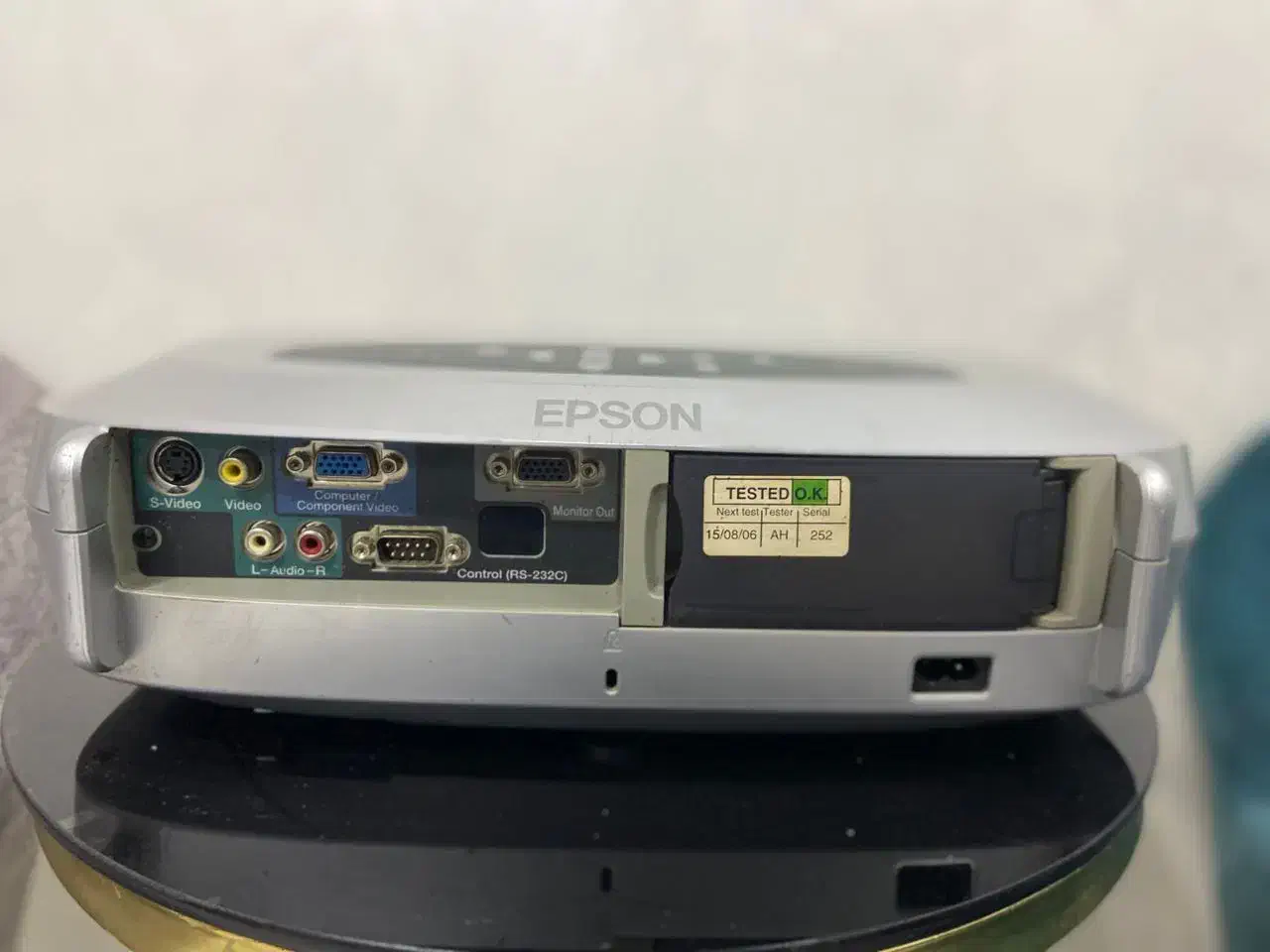 در حد نو سالم و تمیز|تلویزیون و پروژکتور|فولادشهر, A4|دیوار