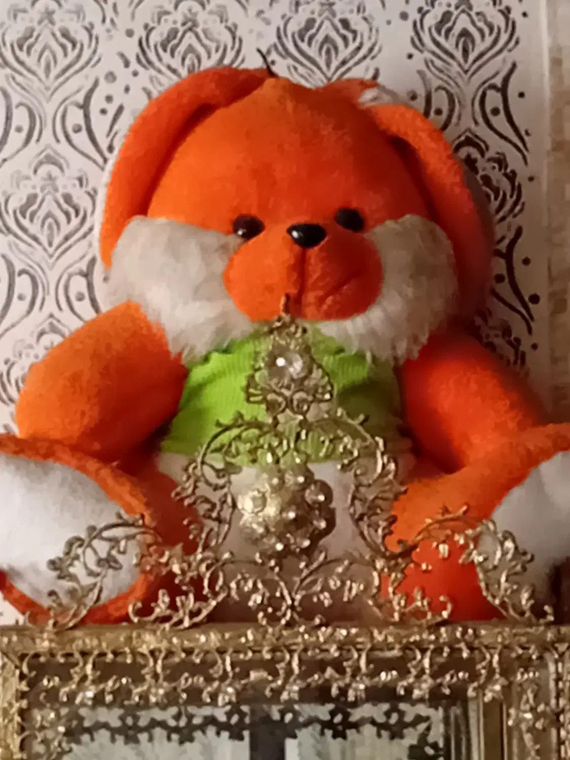 عروسک|کلکسیون اشیاء عتیقه|رباط‌کریم, نصیرشهر|دیوار