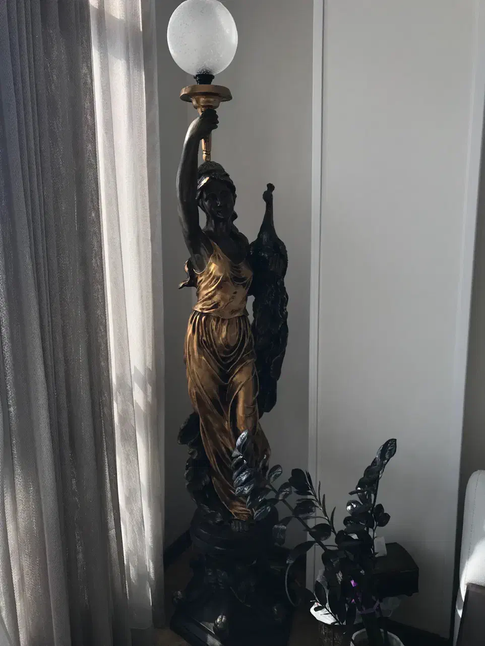 مجسمه پلی استر (الهه آرتمیس و طاووس|مجسمه، تندیس، ماکت|کرج, گوهردشت|دیوار