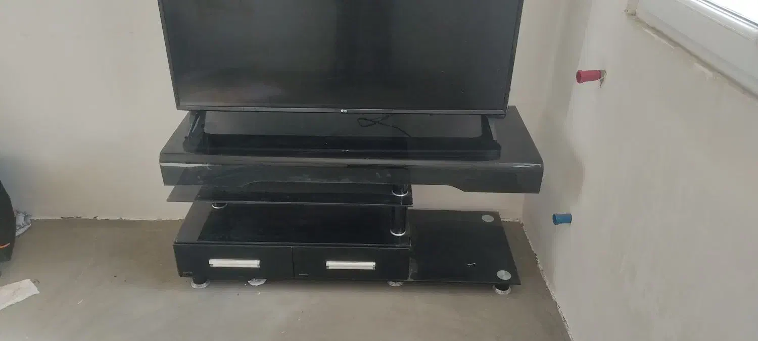 تلویزیون کارکرده به تعداد ۳ دستگاه|تلویزیون و پروژکتور|قزوین, |دیوار