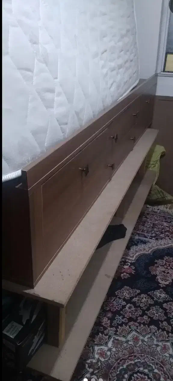 تخت ام دی اف نو با تشک سالم تمیز|تخت و سرویس خواب|لاهیجان, گلستان|دیوار