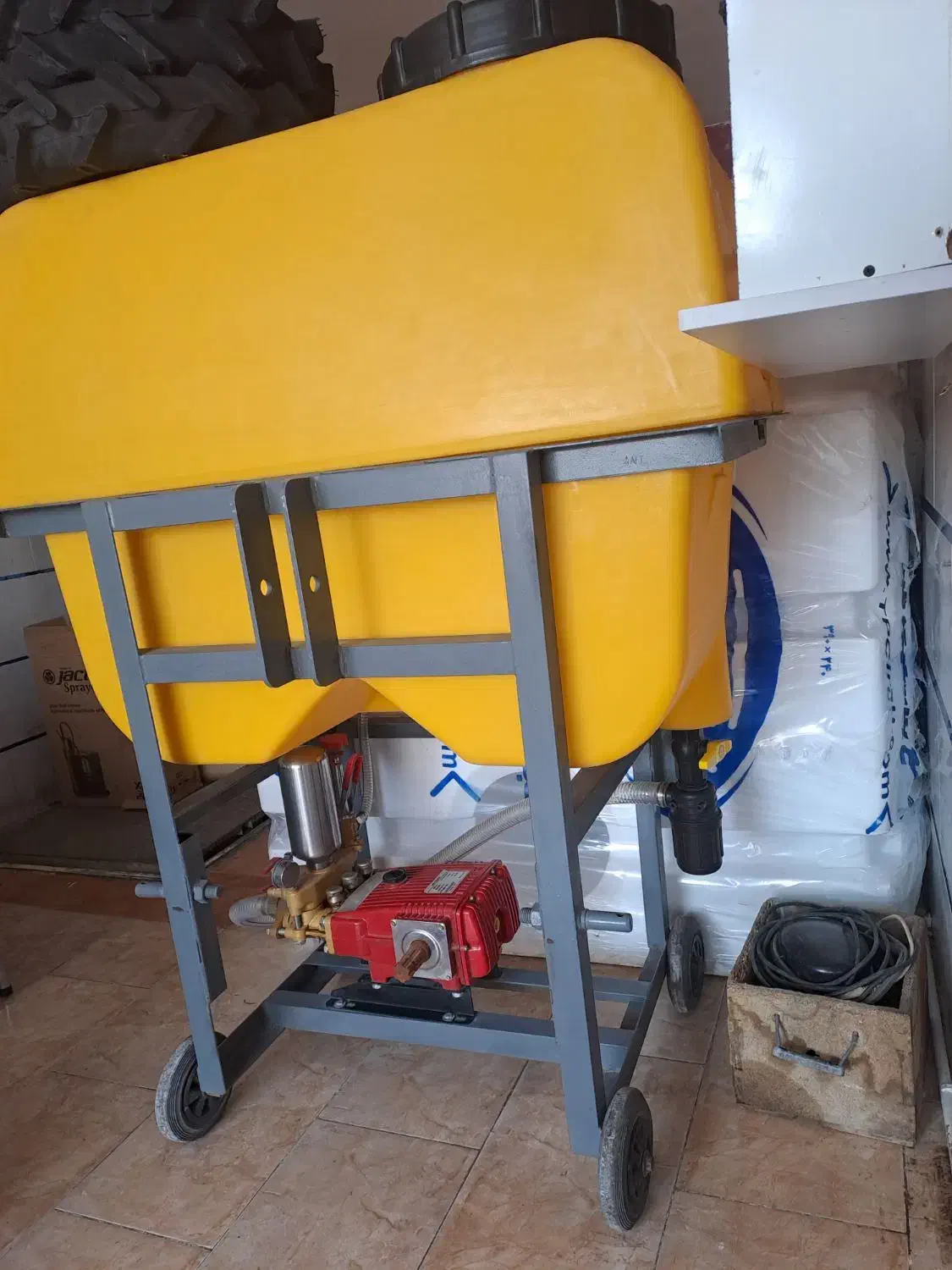 سمپاش پشت تراکتوری ۶۰۰ لیتری|ماشین‌آلات صنعتی|سراب, |دیوار