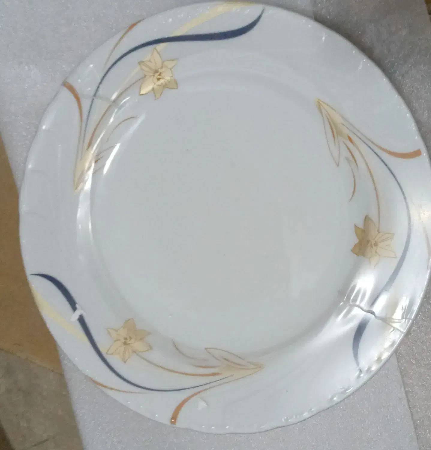 ست ظروف ۶ نفره با قیمت مناسب فروش فوری|ظروف سرو و پذیرایی|قم, زنبیل آباد|دیوار