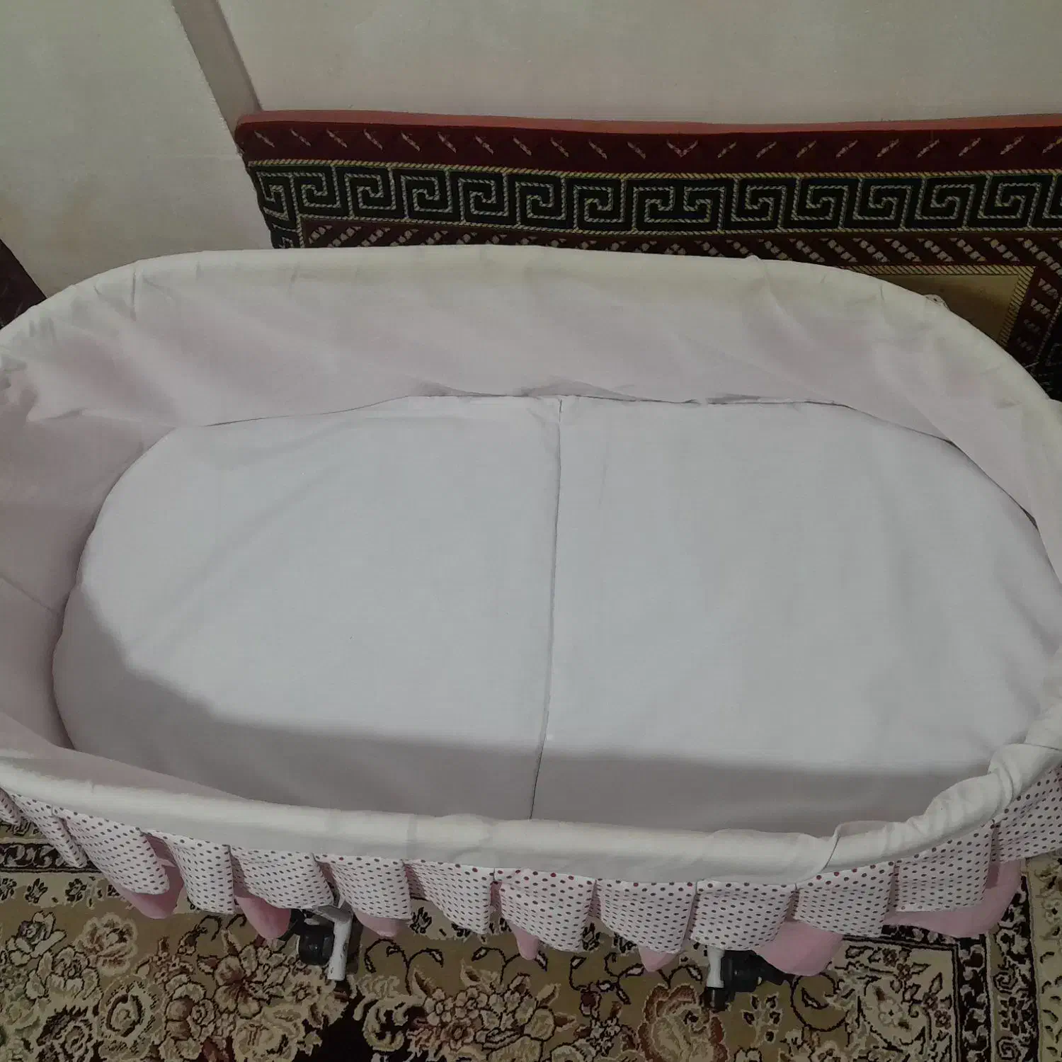 گهواره نوزاد|تخت و سرویس خواب|رشت, کوی حسینی|دیوار