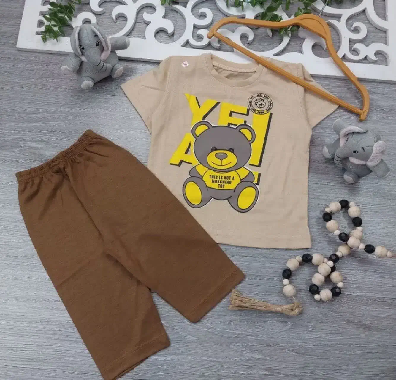 لباس بچگانه|لباس|فردوس (خراسان), |دیوار