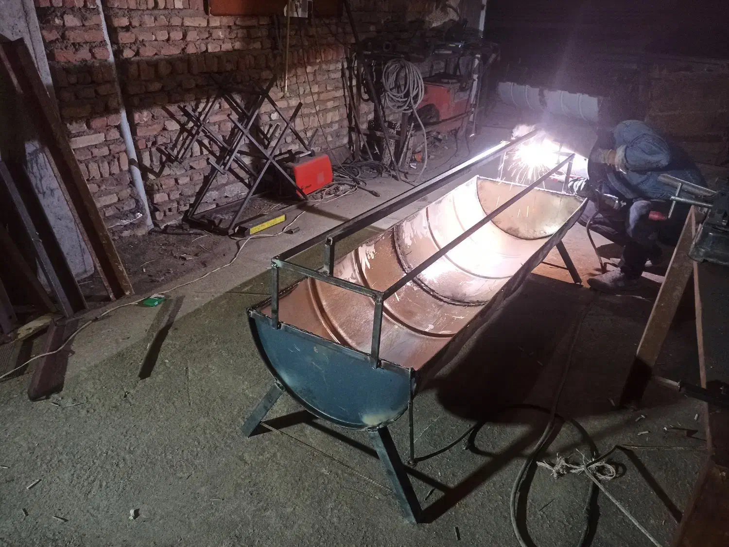 ساخت دروپنجره و آخور بابشکه و گرمکن برای گوسفند ‌|خدمات پیشه و مهارت|خسروشاه, |دیوار