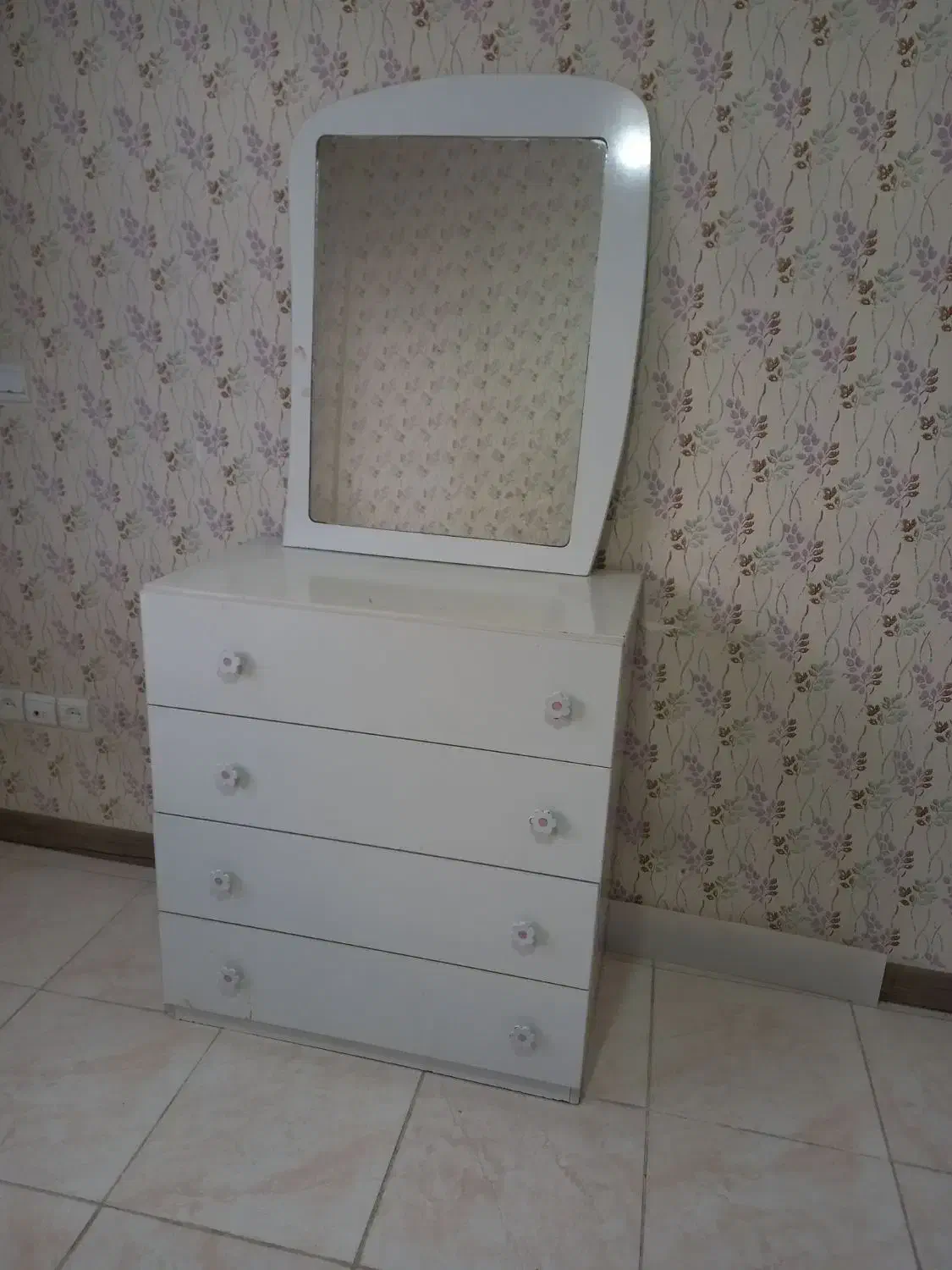 تخت خواب و دراور و آینه|تخت و سرویس خواب|کرمانشاه, |دیوار