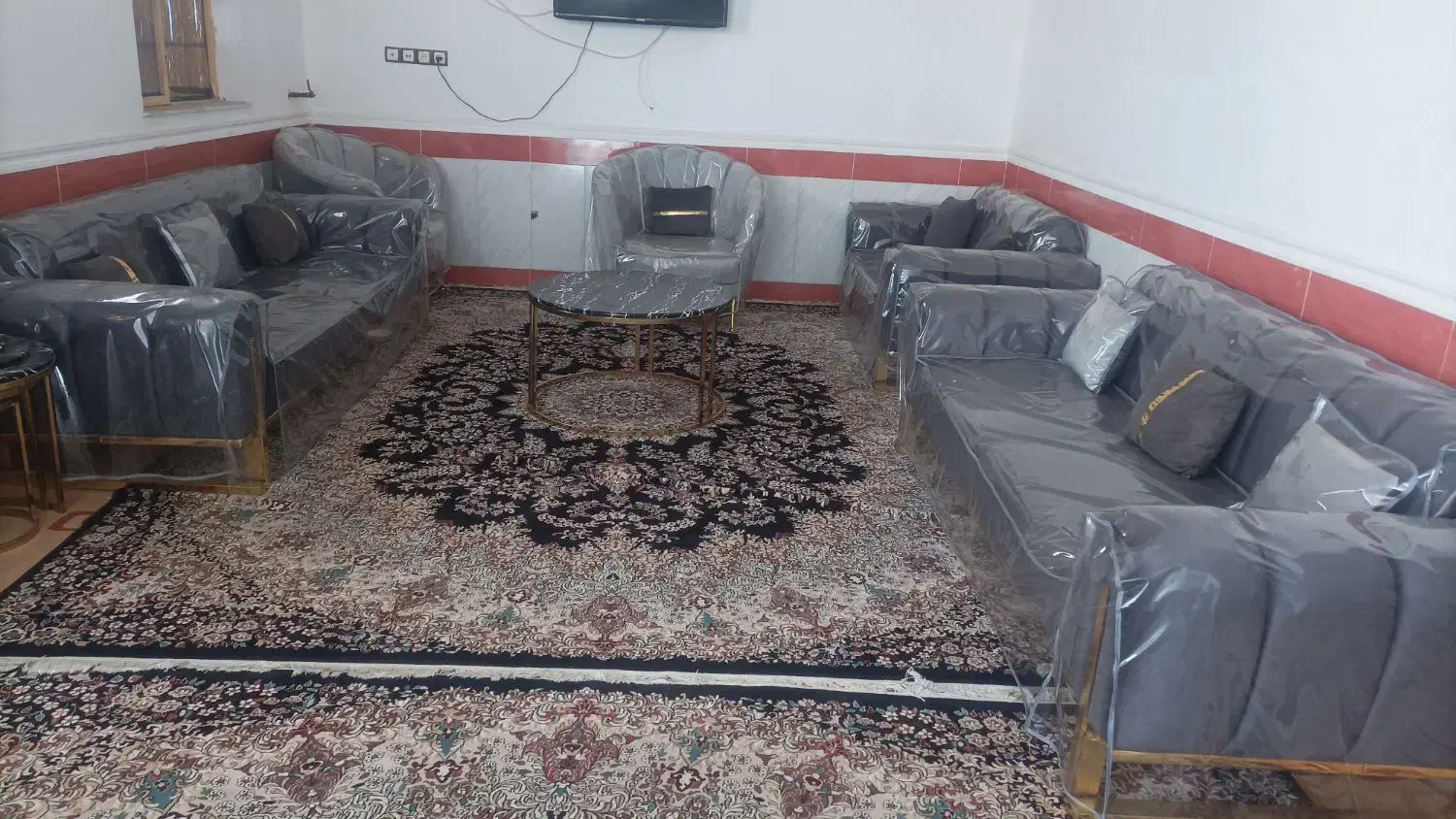 فروش مبل ده نفره ی صدفی|مبلمان خانگی و میز عسلی|بندر دیر, |دیوار