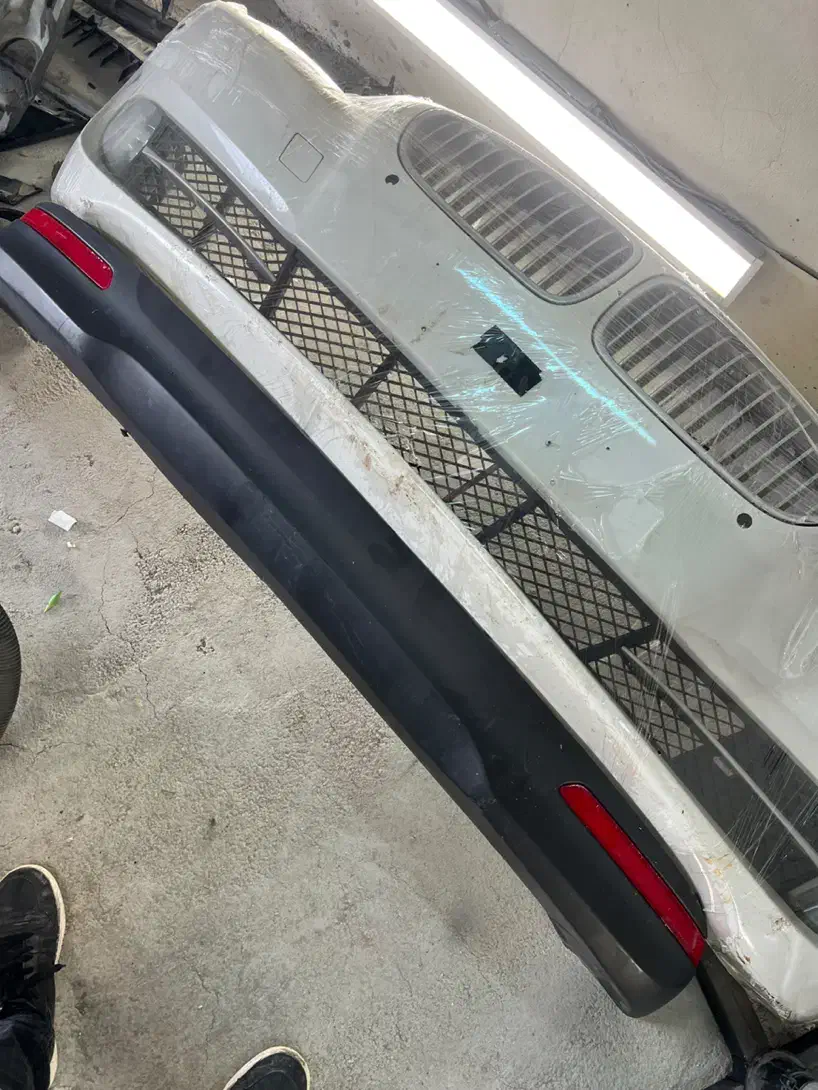 زیر سپر عقب پیدا شده|اشیا|کیش, |دیوار