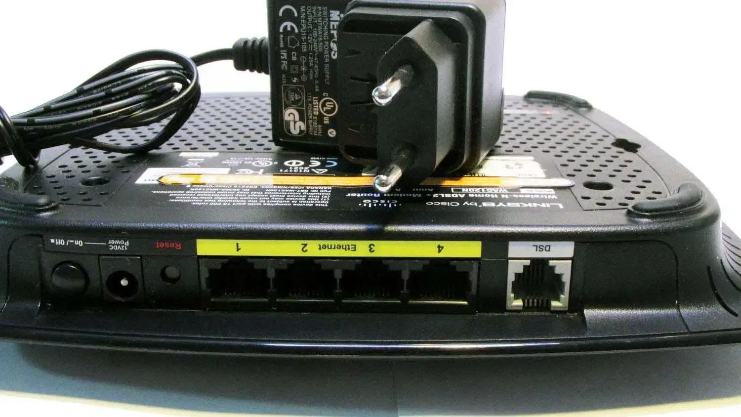 فروش مودم اینترنت وایرلس ADSL2+ برند cisco|مودم و تجهیزات شبکه|سمنان, |دیوار