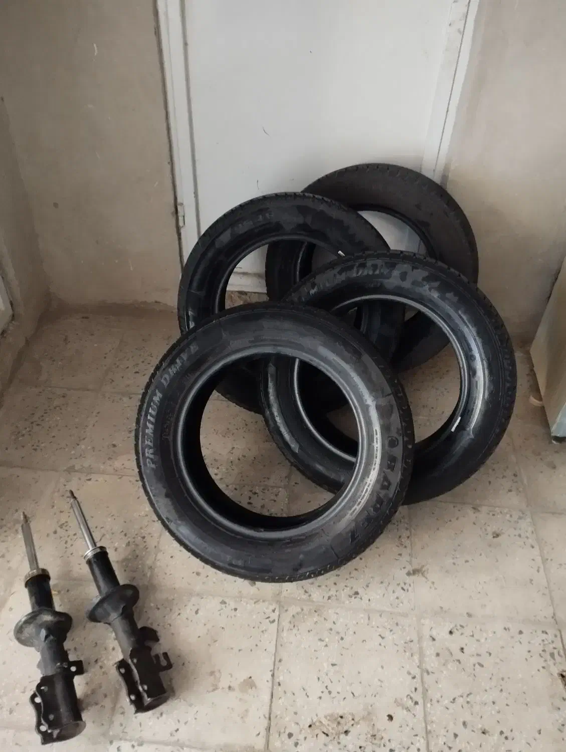 لاستیک و کمک جلو|قطعات یدکی و لوازم جانبی|ملایر, |دیوار