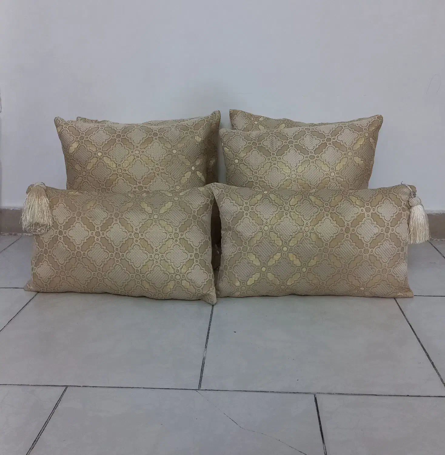 کوسن ساتن طلایی|حراج|تهران, جمالزاده|دیوار