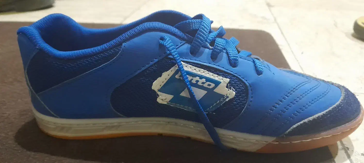 کفش فوتسال سایز ۴۳|تجهیزات ورزشی|تهران, جوادیه|دیوار