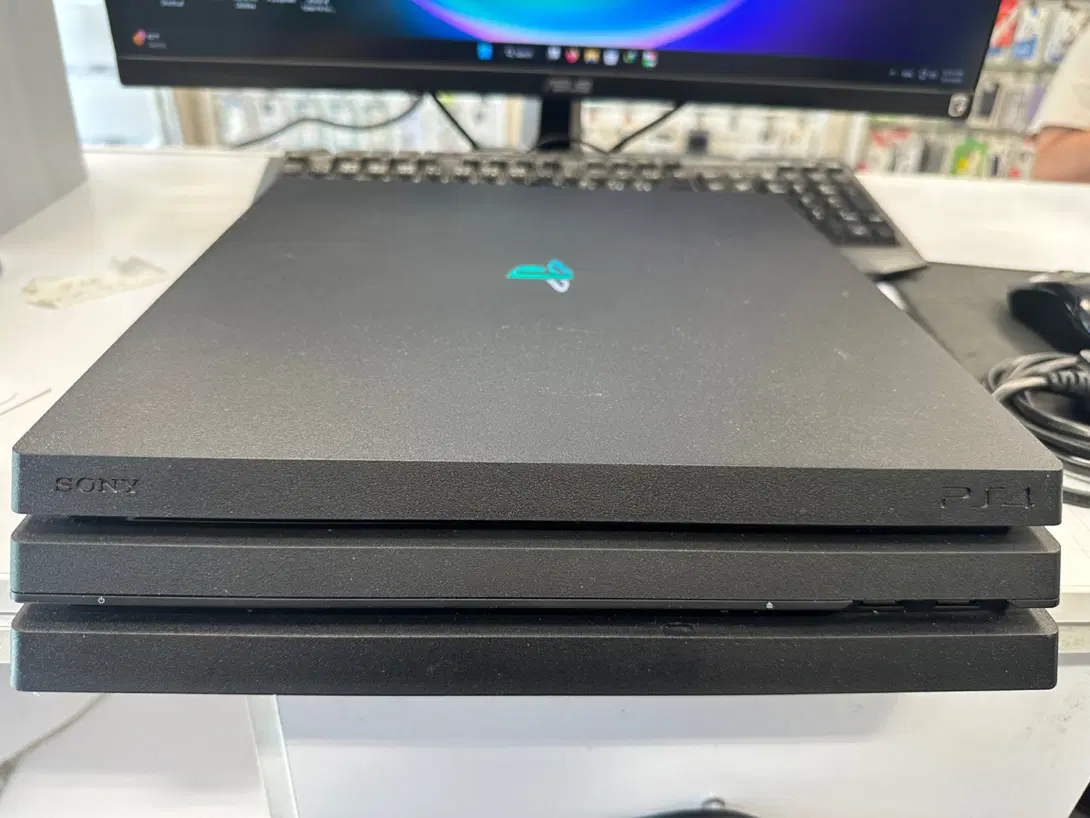 Ps4 pro 1tb 2 daste|کنسول، بازی ویدئویی و آنلاین|تهران, درختی|دیوار