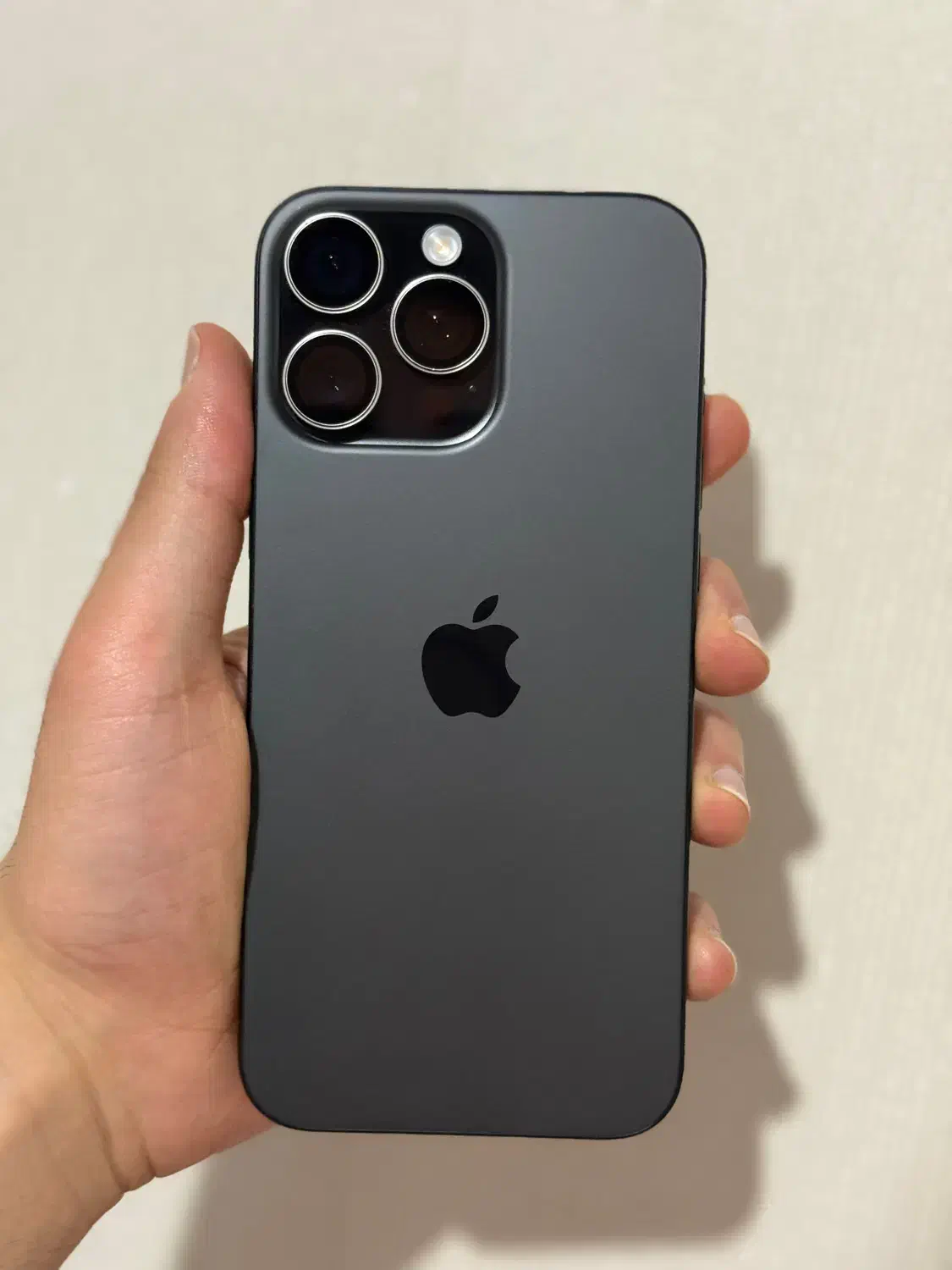 آیفون ۱۶پرمکس ۲۵۶تک سیم مشکی|موبایل|تهران, لاله زار|دیوار