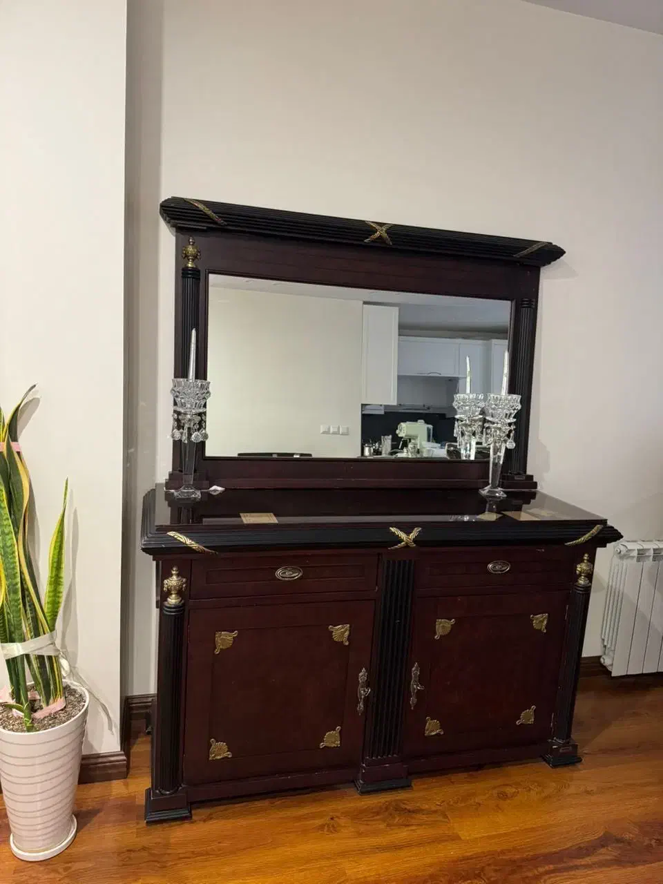 کنسول چوبی با آیینه|بوفه، ویترین، کنسول|تهران, زعفرانیه|دیوار