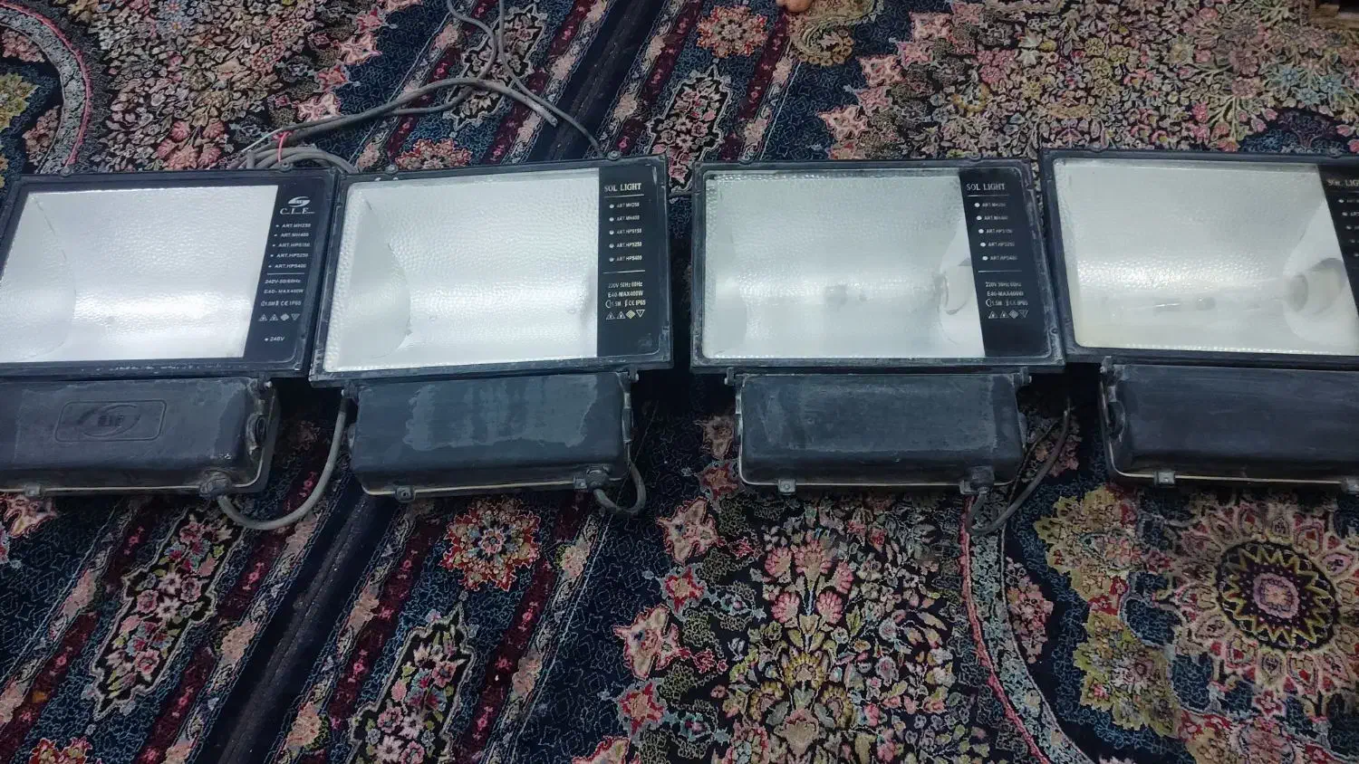 نور افکن|لامپ و چراغ|بم, |دیوار