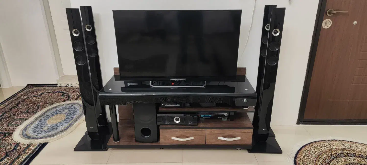 ال ای دی سونی با میز و سینمای خانواده|تلویزیون و پروژکتور|قزوین, |دیوار