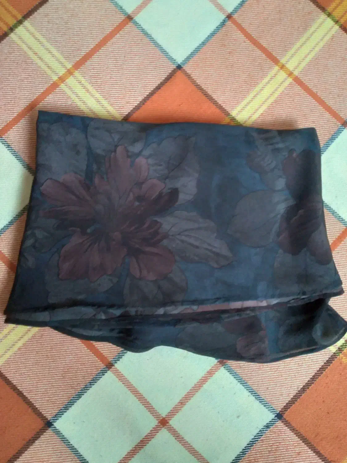 یک قواره چادر دوخته شده ، نو|لباس|سبزوار, گلشن|دیوار