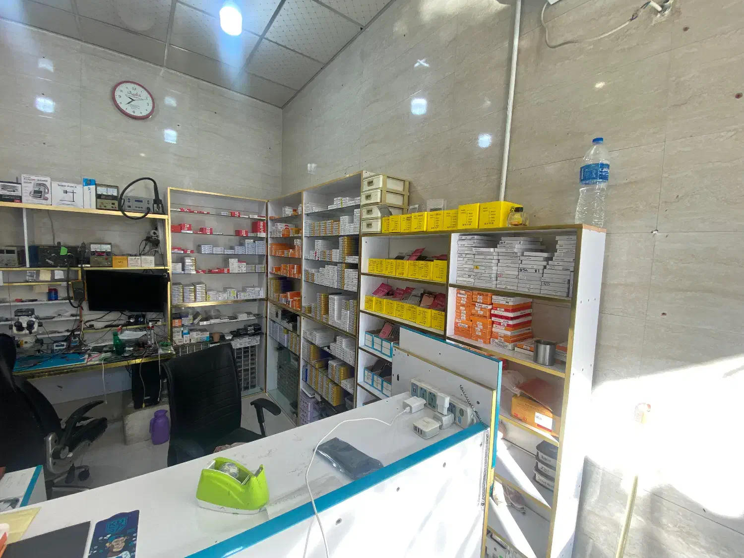 ویترین و قفسه موبایل|بوفه، ویترین، کنسول|قم, نیروگاه|دیوار