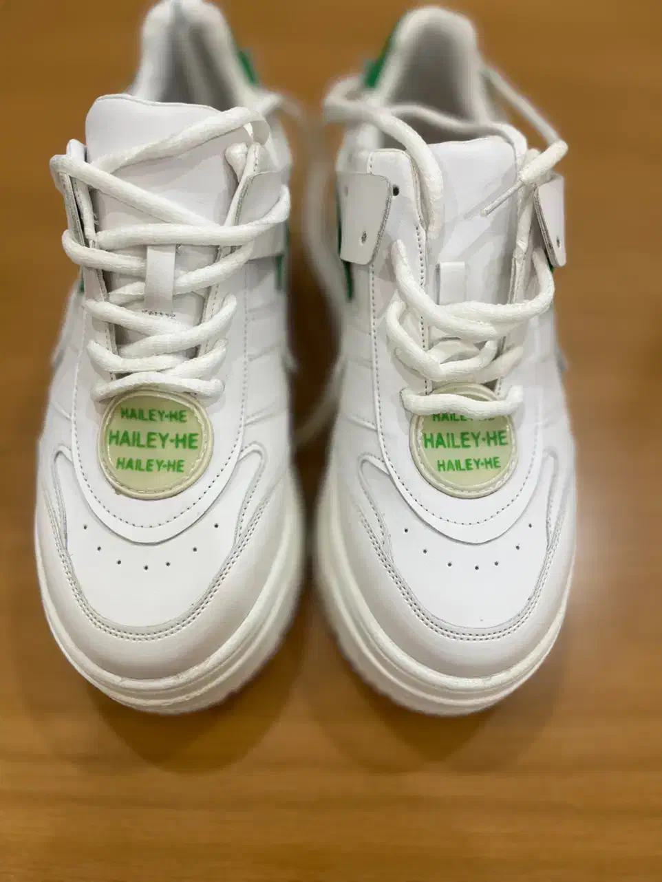 کفش کتانی|تجهیزات ورزشی|تهران, فلسطین (میدان انقلاب)|دیوار