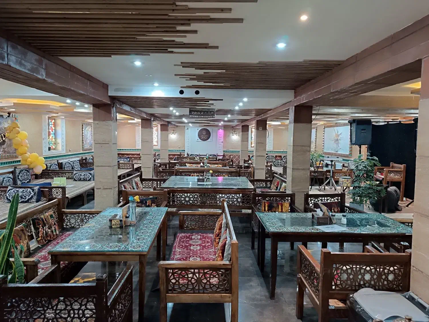 نیروی آشپزخانه رستوران|استخدام خدمات فروشگاه و رستوران|دهاقان, |دیوار