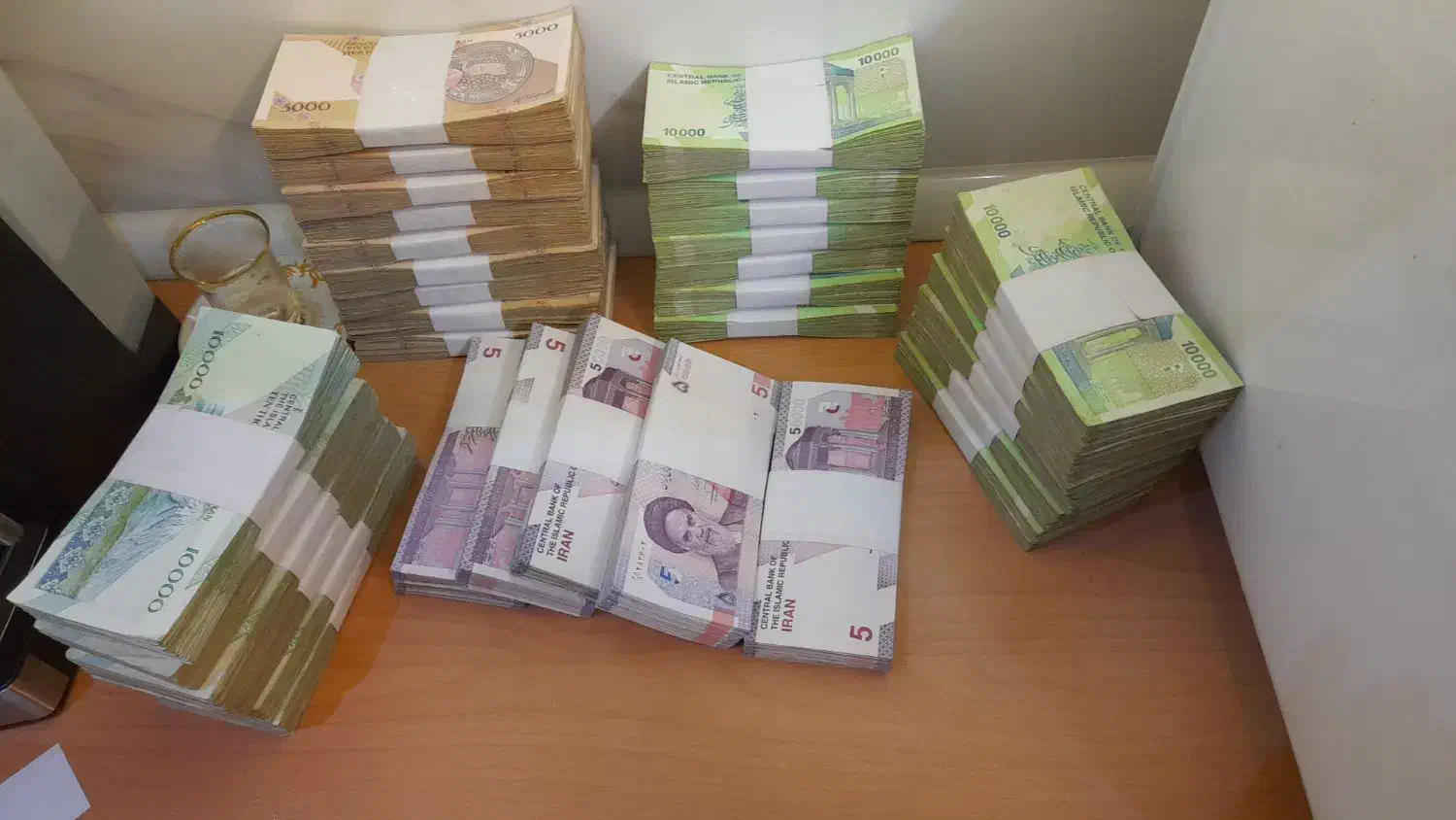 اسکناس نو و درحد نو|کلکسیون سکه، تمبر، اسکناس|اصفهان, همدانیان|دیوار