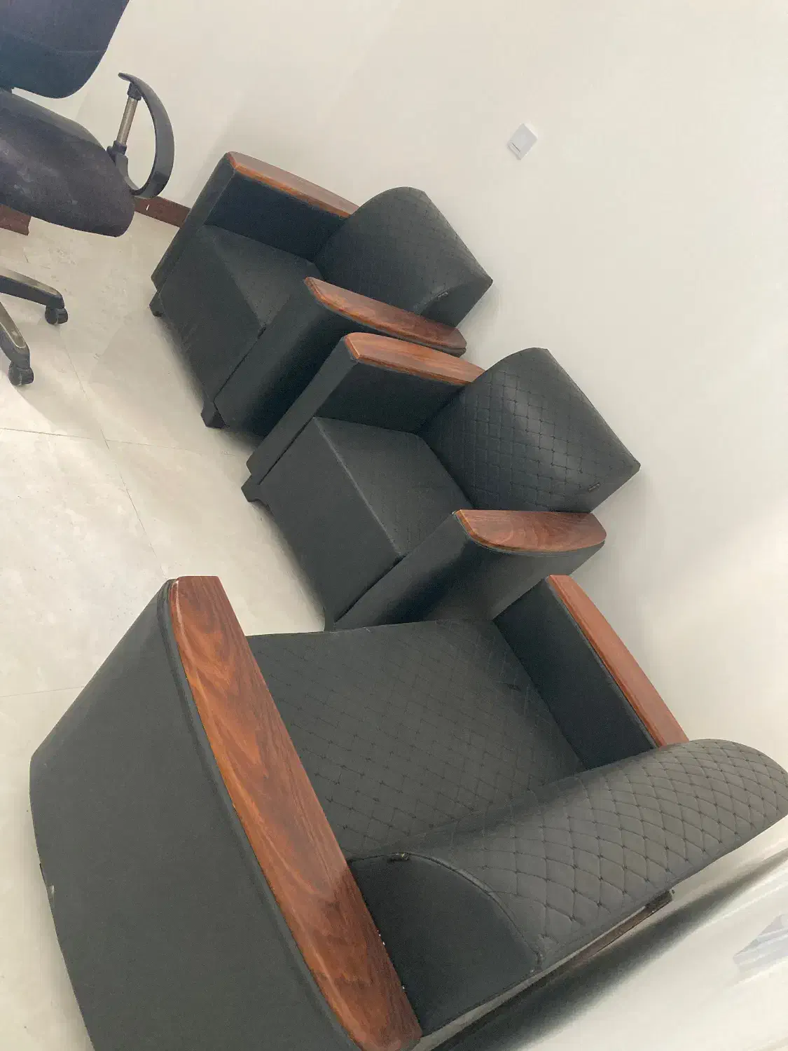 لوازم دفتر کار.|دفتر کار|سرخرود, |دیوار