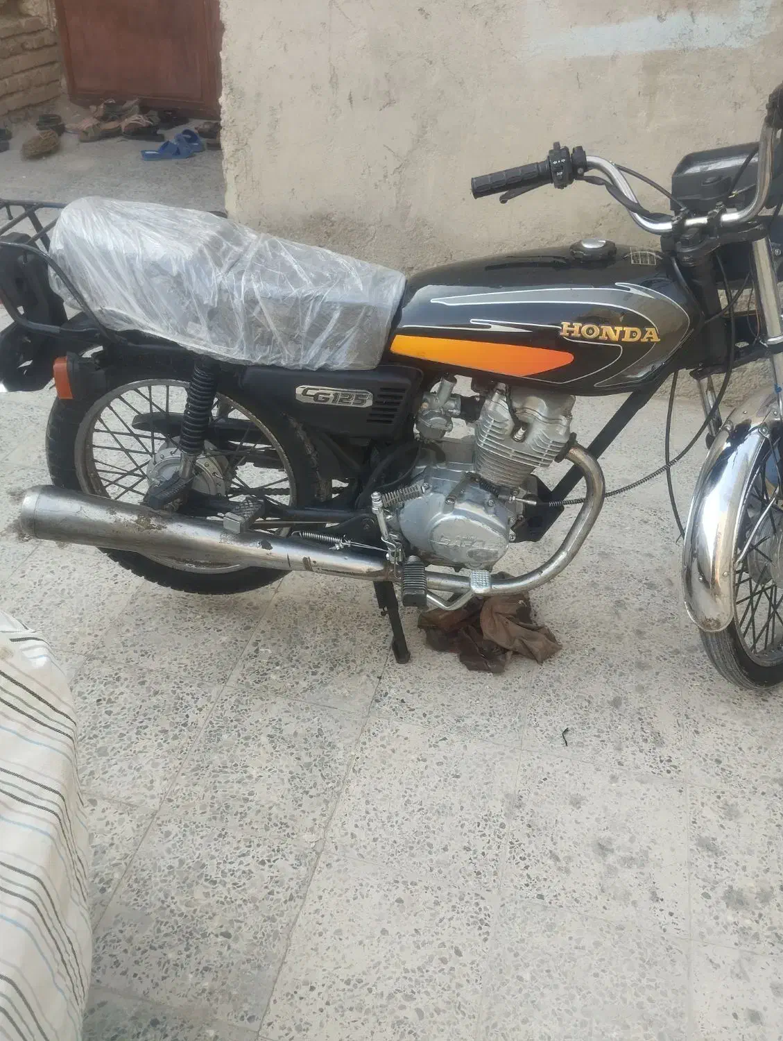 سلام دوستان موتور سیکلت 125مصادره ای در حد نو|موتورسیکلت|خاش, |دیوار