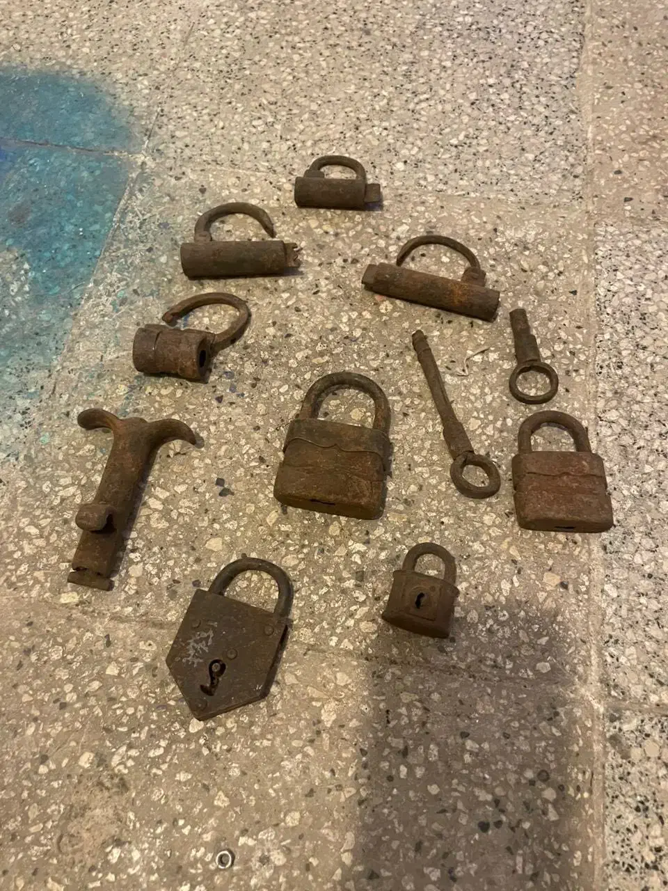 قفل|کلکسیون اشیاء عتیقه|کرج, عظیمیه|دیوار
