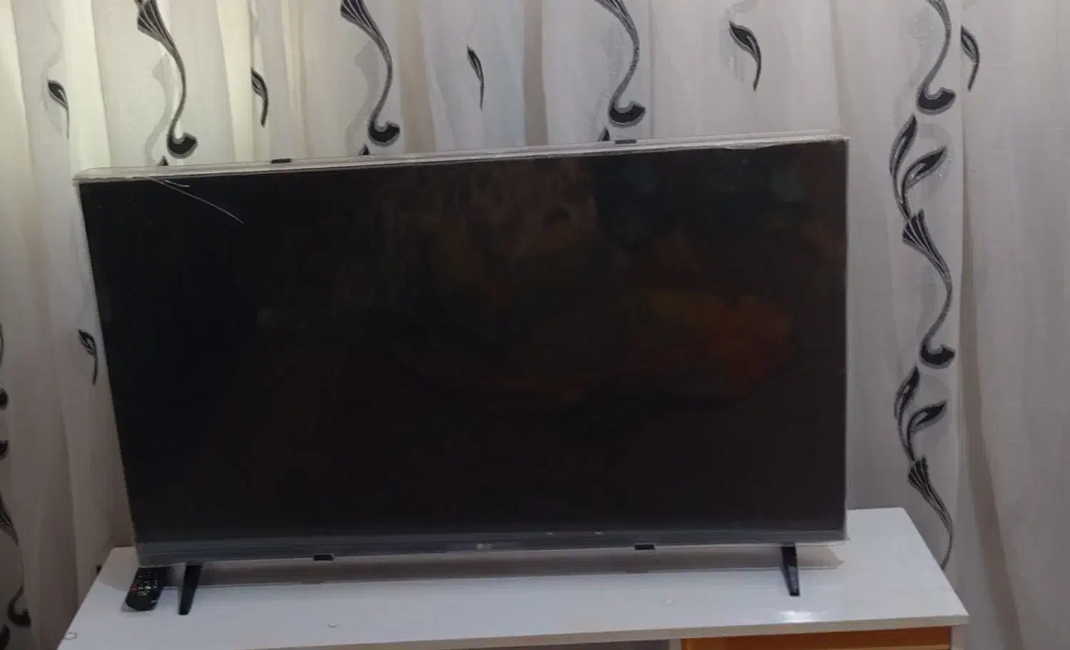 تلویزیون ال جی 43تمیز بدون مشکل همراه با خش گیر|تلویزیون و پروژکتور|آبدانان, |دیوار