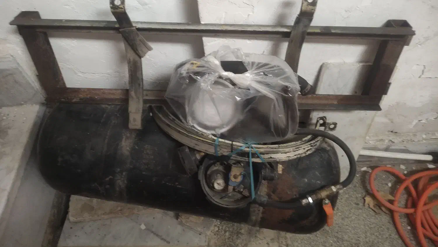 مخزن گاز|قطعات یدکی و لوازم جانبی|کرج, حصار|دیوار