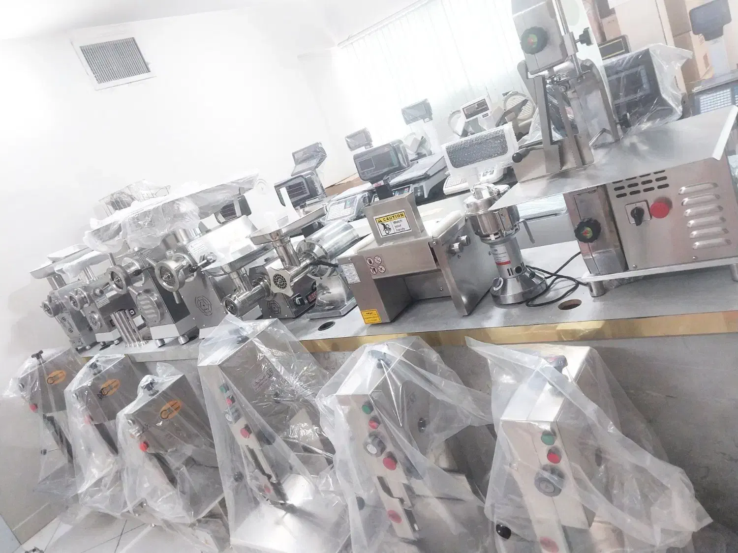 چرخ گوشت صنعتی سایز 32 (الکتروکار و امگا)|کافیشاپ و رستوران|تهران, سلسبیل جنوبی|دیوار